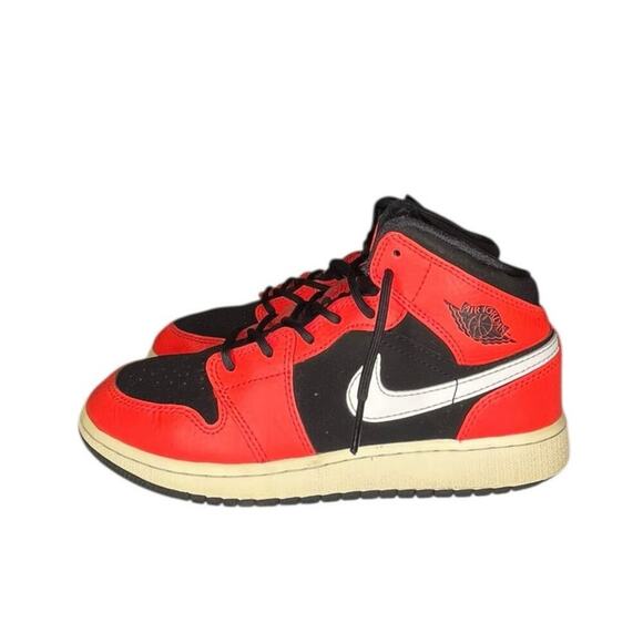 ***SOLD*** Nike Air Jordan 1 Retro Mid GS Black Infrared Red 23 Size 4.5 B37 - Picture 1 of 6